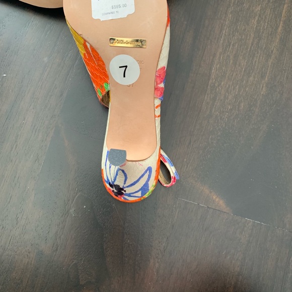 🆕 Dolce And Gabbana Heels - Picture 4 of 5